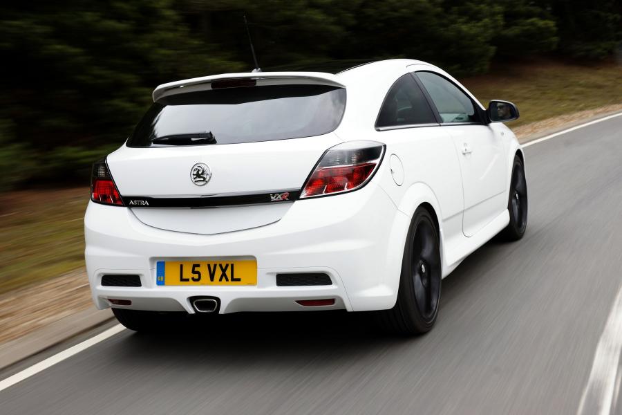  Vauxhall Astra VXR Arctic Edition 2010 года  (фото 12 из 15)